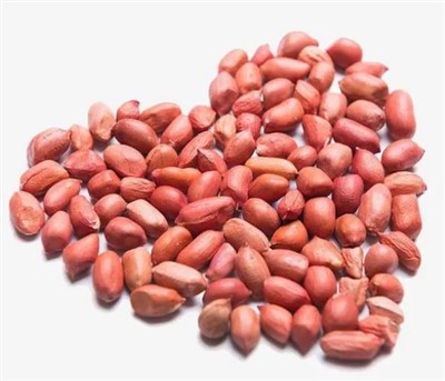 Свежий большой сырой арахис